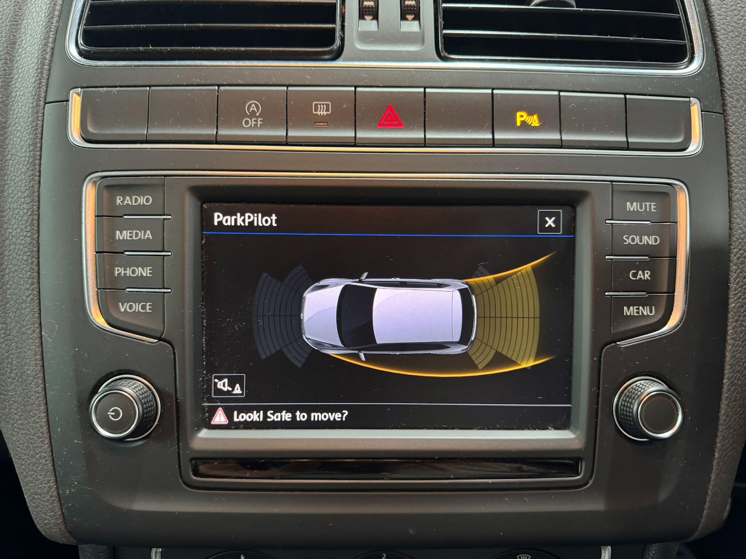 Used Volkswagen Polo 2017 for sale - 76084183: Photo 2