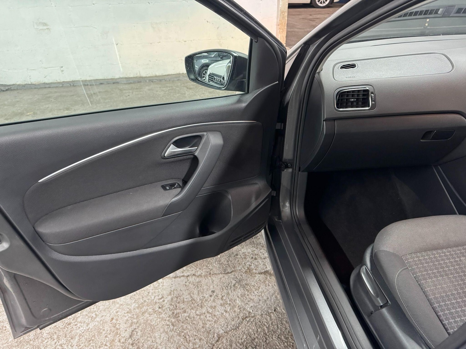 Used Volkswagen Polo 2017 for sale - 76084183: Photo 39