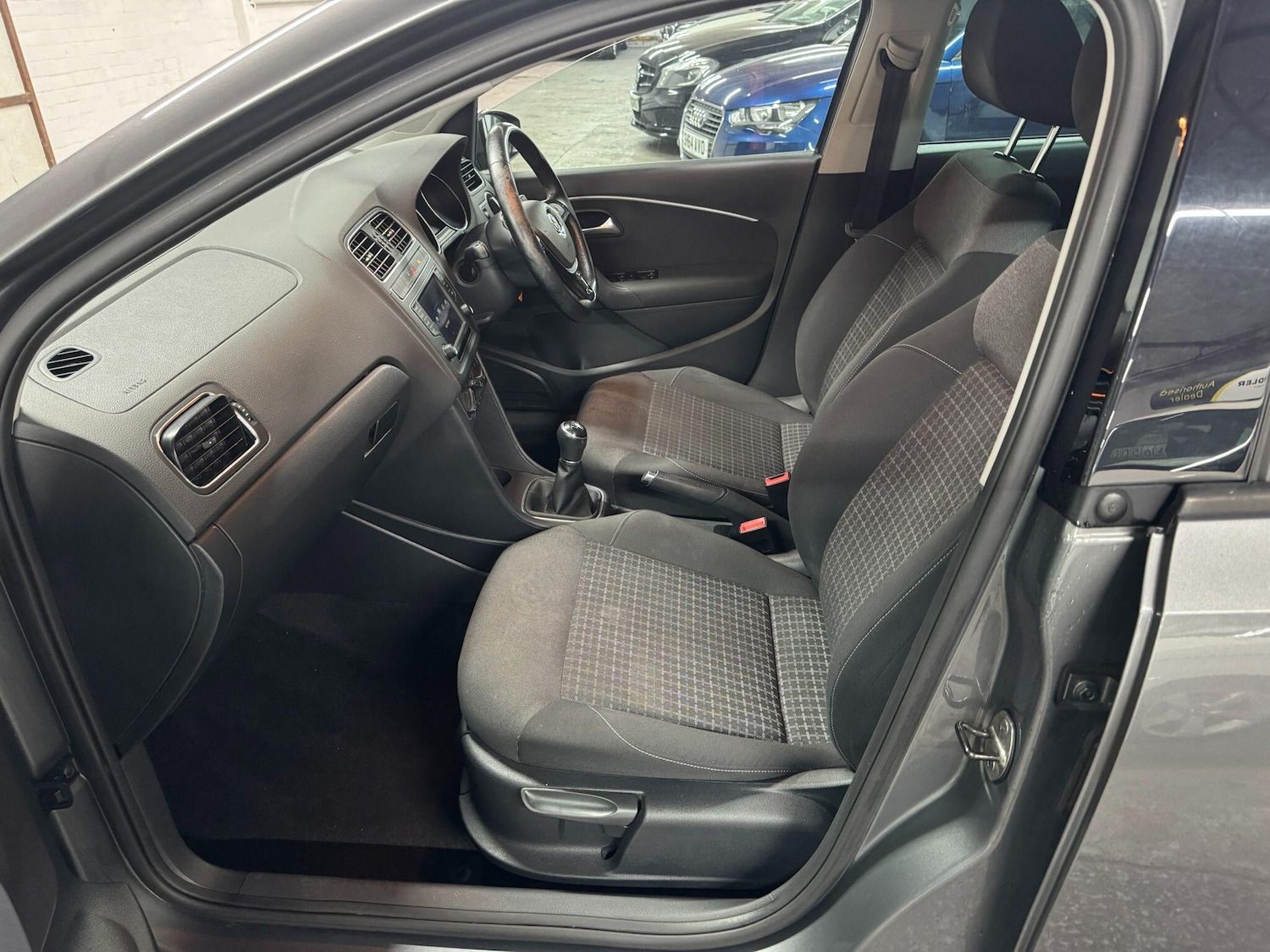 Used Volkswagen Polo 2017 for sale - 76084183: Photo 40