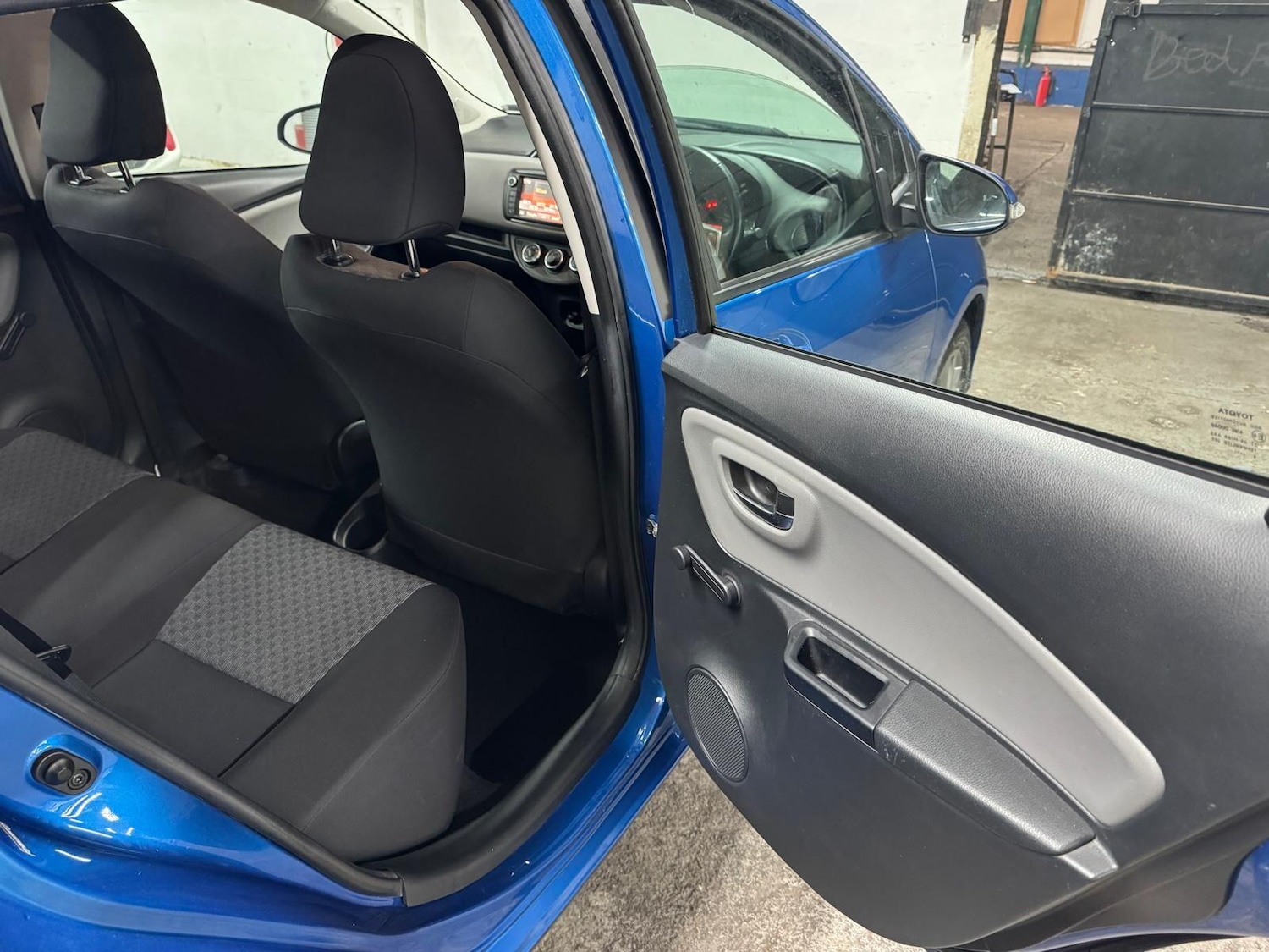 Used Toyota Yaris 2014 for sale - 76849755: Photo 23