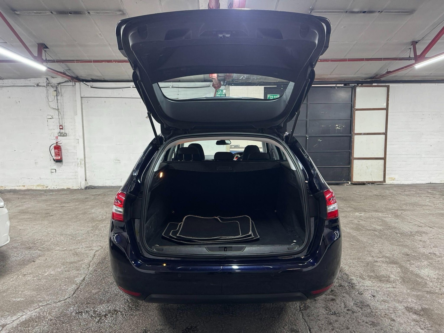 Used Peugeot 308 SW 2017 for sale - 76084618: Photo 32