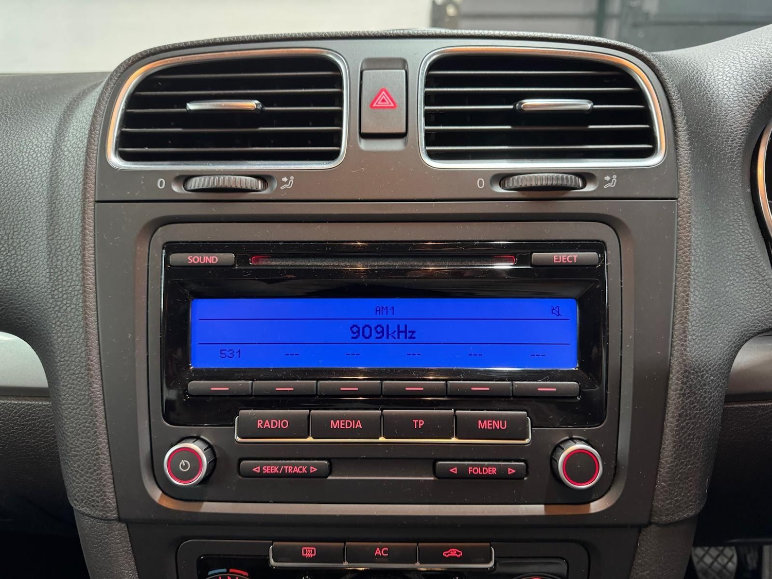 Used Volkswagen Golf 2011 for sale - 76989118: Photo 2