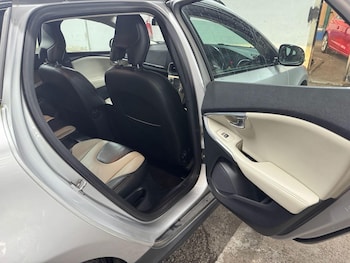 Used Volvo V40 2013 for sale - 78823002: Photo