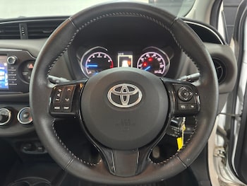 Used Toyota Yaris 2019 for sale - 79062746: Photo