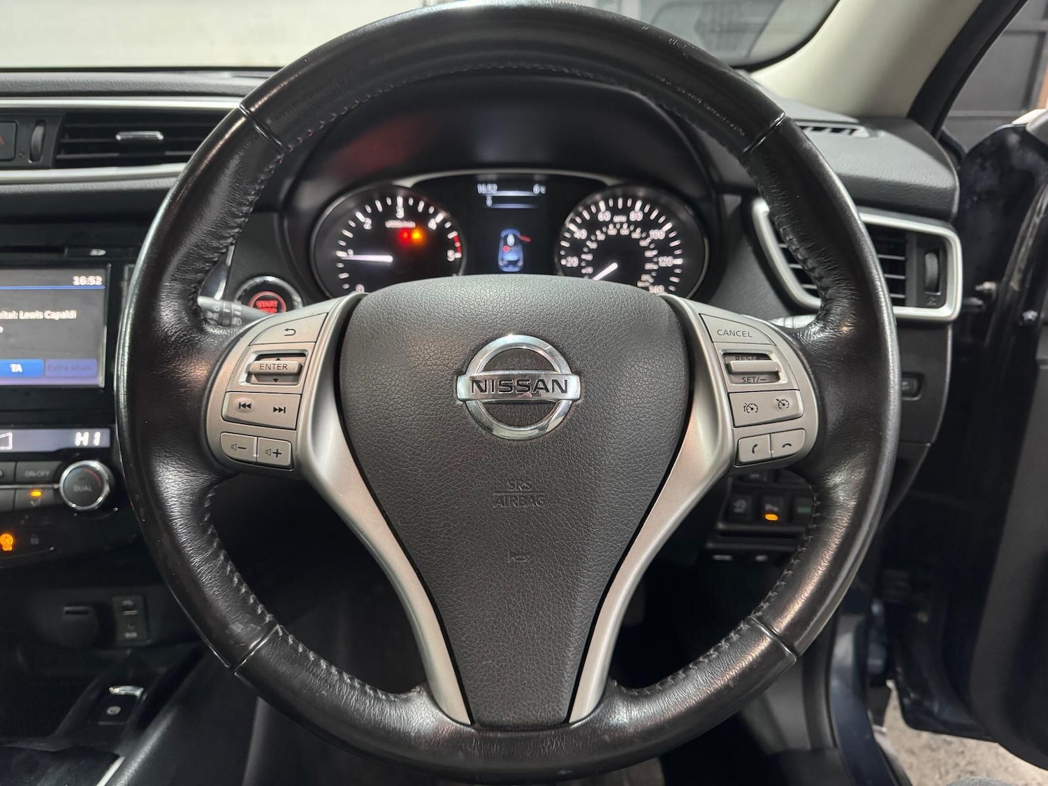 Used Nissan X-Trail 2017 for sale - 77376407: Photo 41