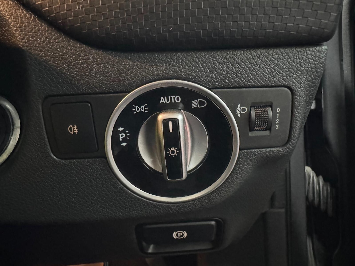 Used Mercedes-Benz A-Class 2015 for sale - 77049988: Photo 35