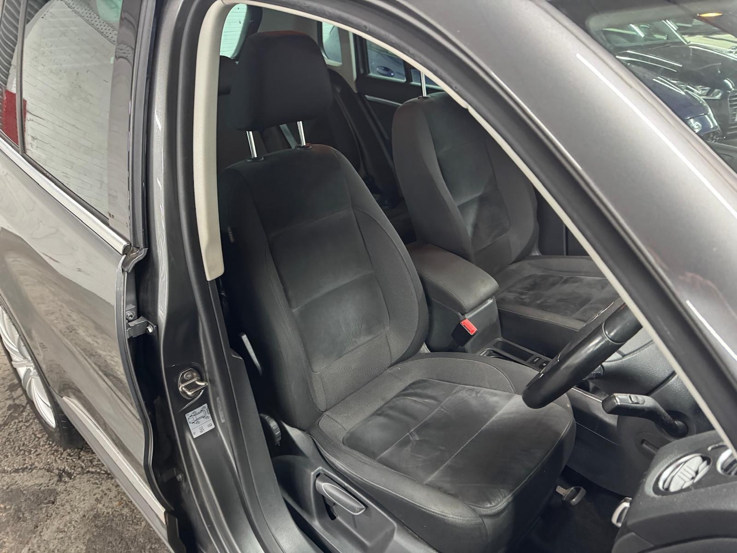 Used Volkswagen Tiguan 2015 for sale - 77163552: Photo 22