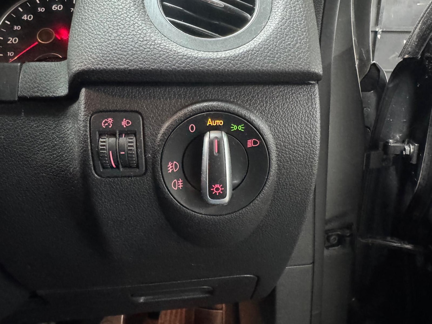 Used Volkswagen Tiguan 2015 for sale - 77163552: Photo 29