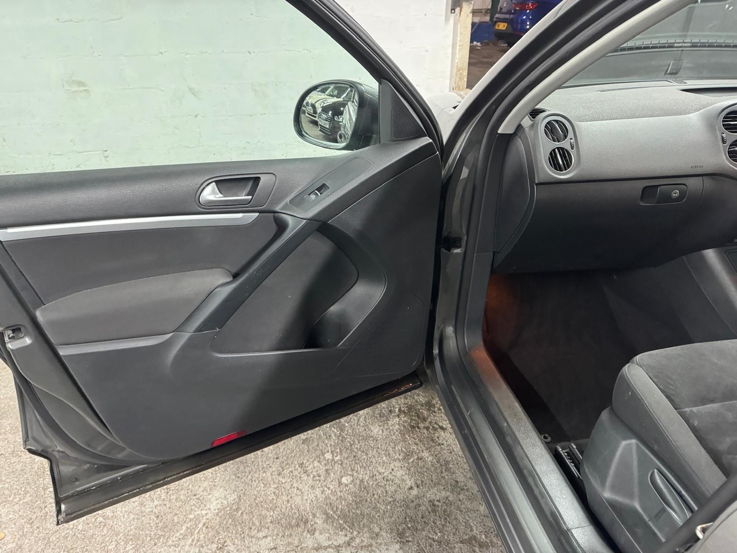 Used Volkswagen Tiguan 2015 for sale - 77163552: Photo 33