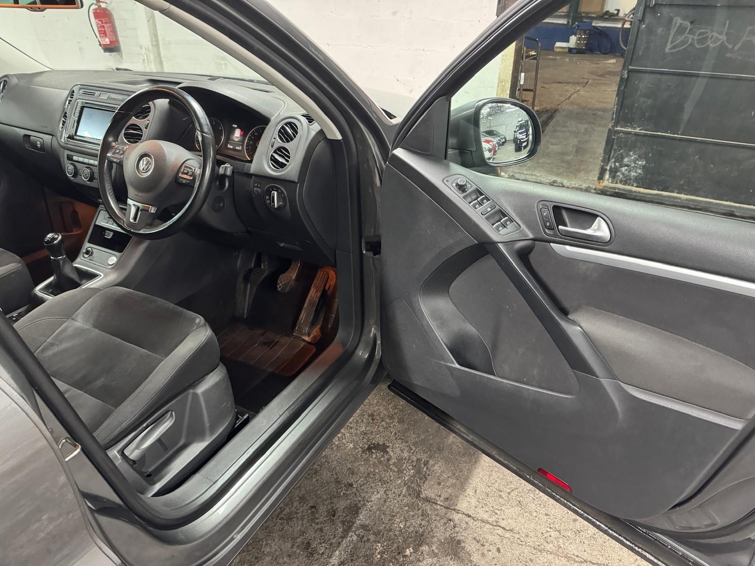 Used Volkswagen Tiguan 2015 for sale - 77163552: Photo 35