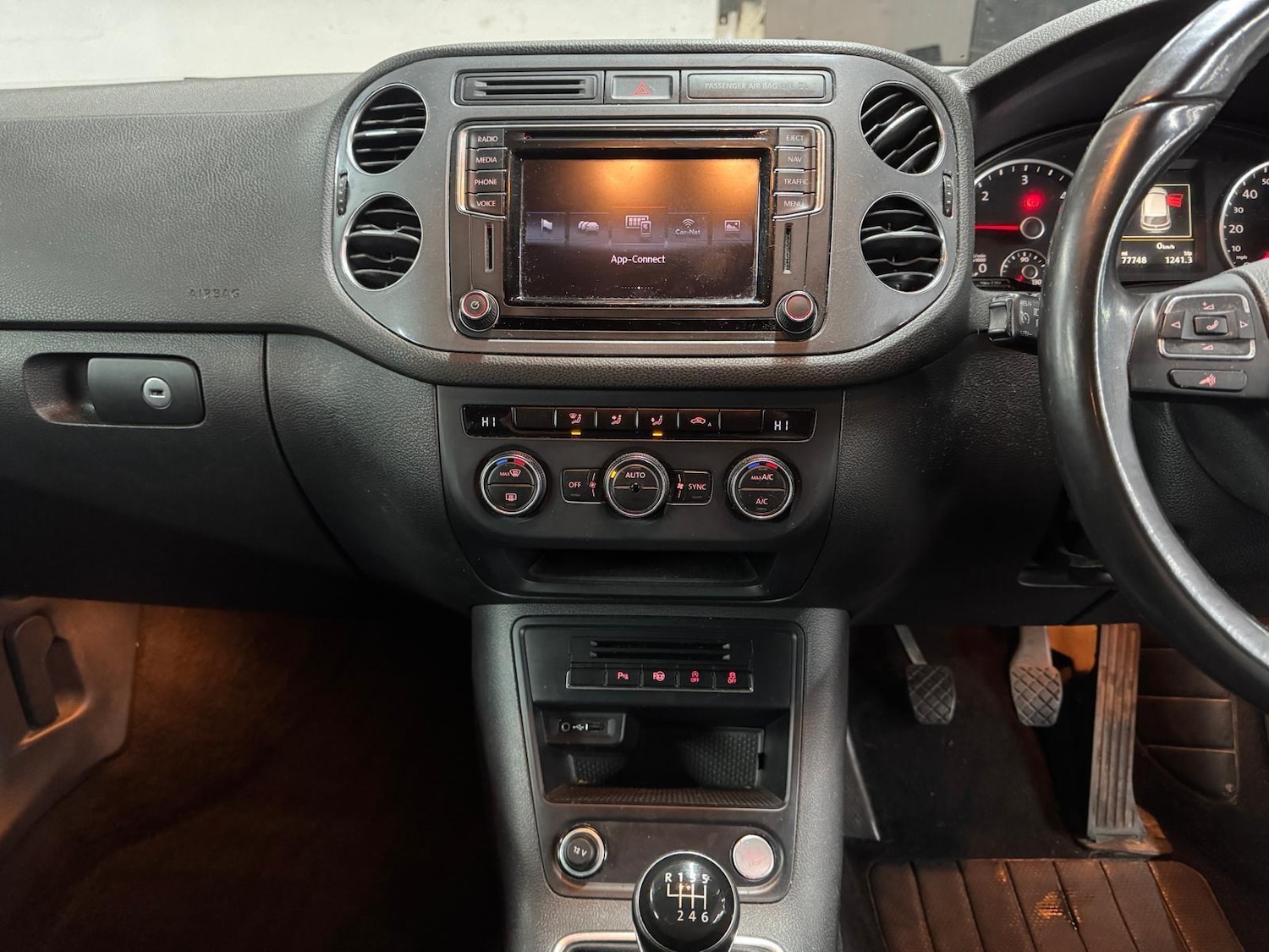 Used Volkswagen Tiguan 2015 for sale - 77163552: Photo 46