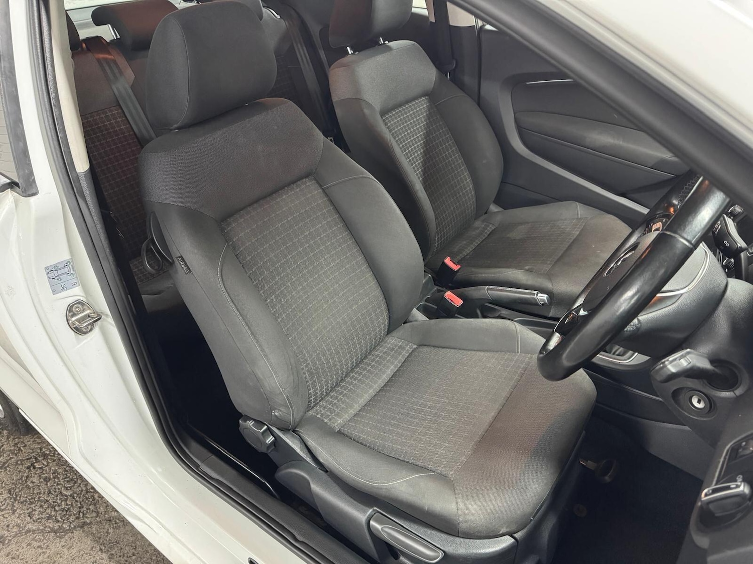 Used Volkswagen Polo 2015 for sale - 77456054: Photo 37