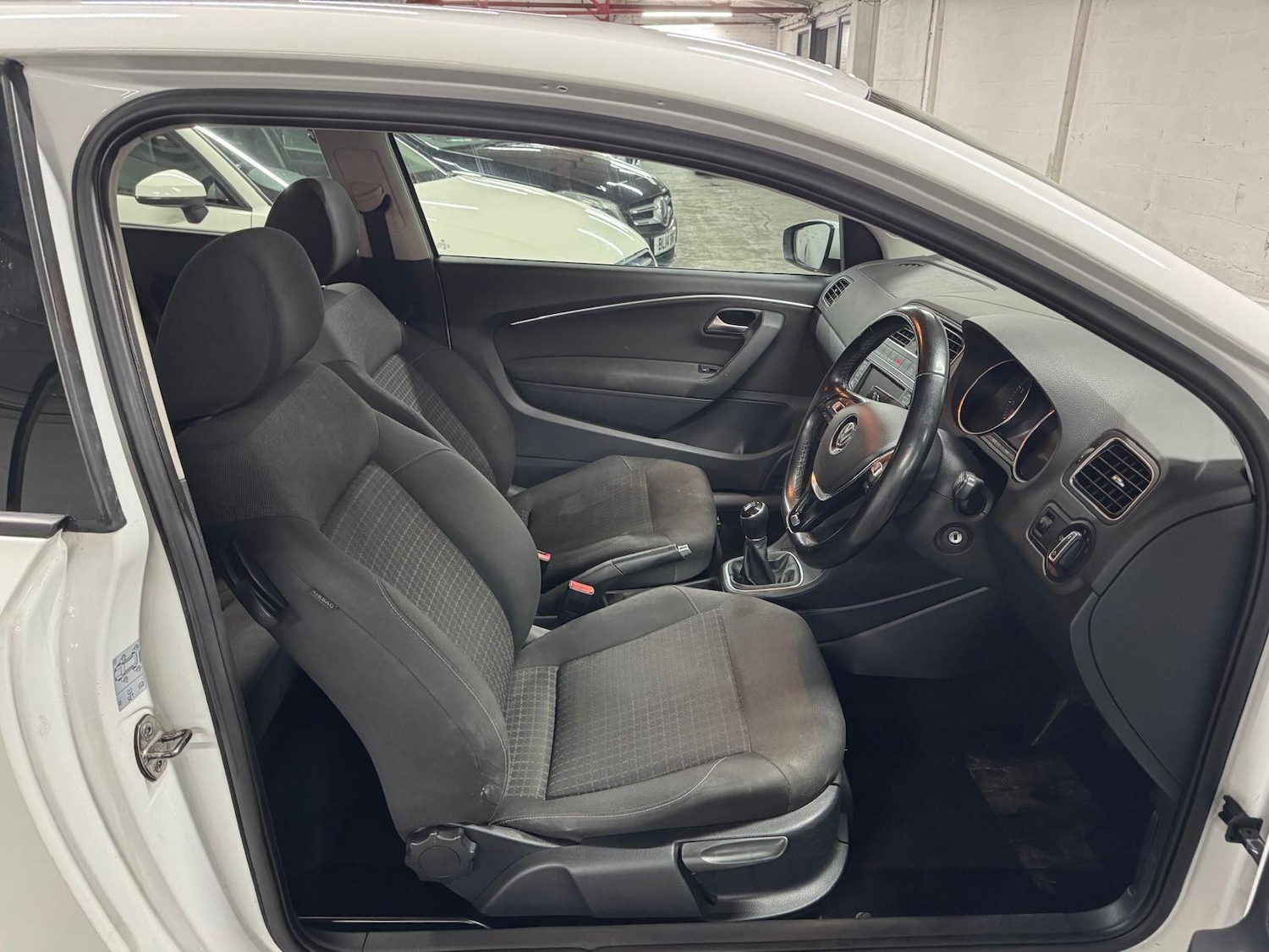 Used Volkswagen Polo 2015 for sale - 77456054: Photo 39