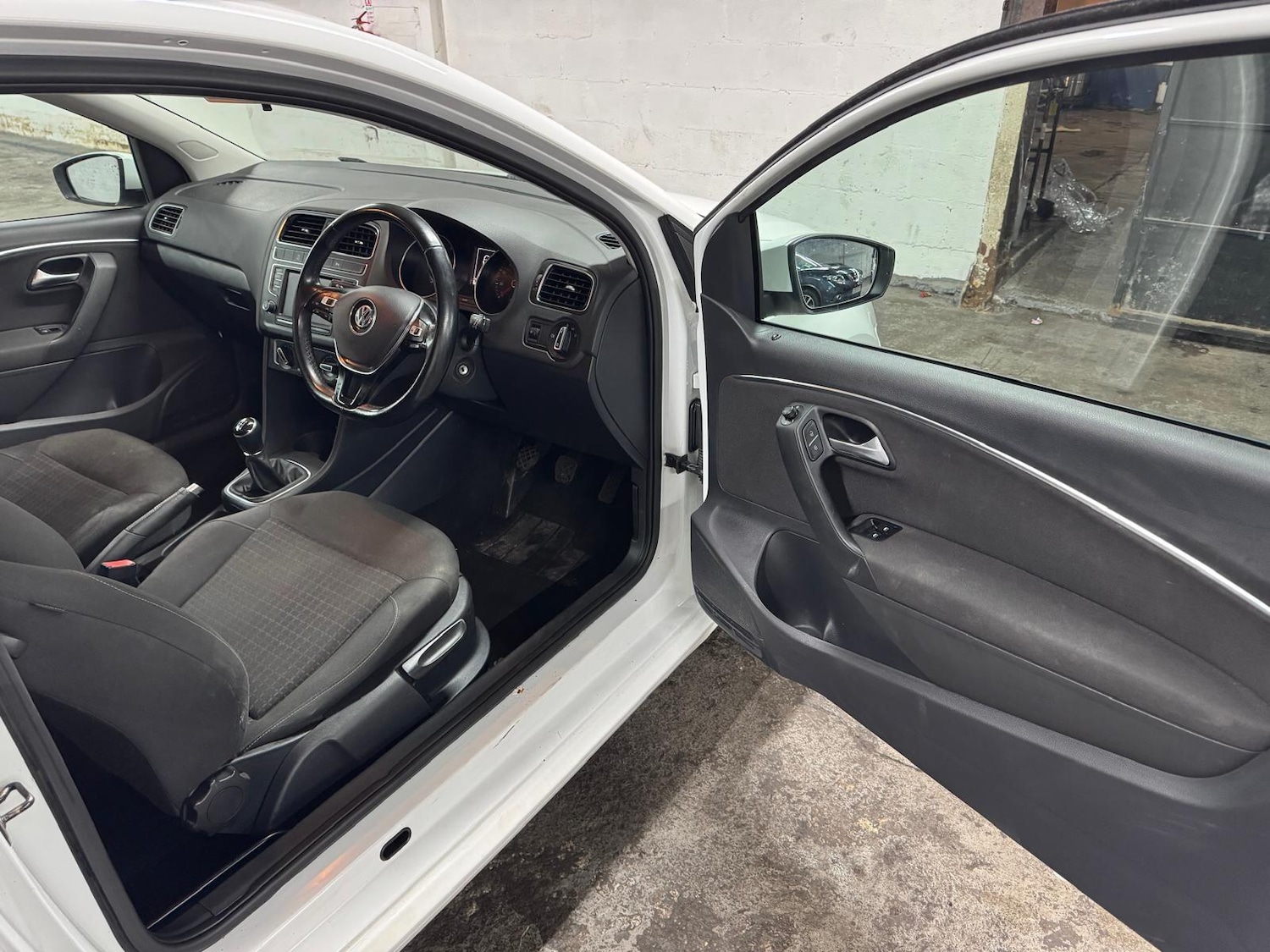 Used Volkswagen Polo 2015 for sale - 77456054: Photo 40