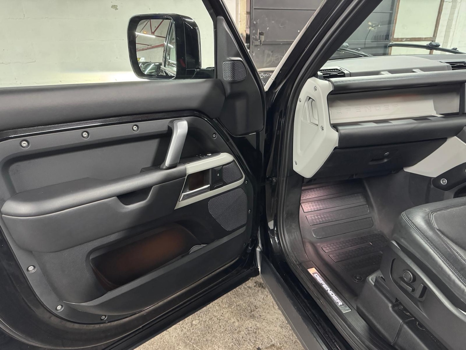 Used Land Rover Defender 110 for sale - 77214843: Photo 43