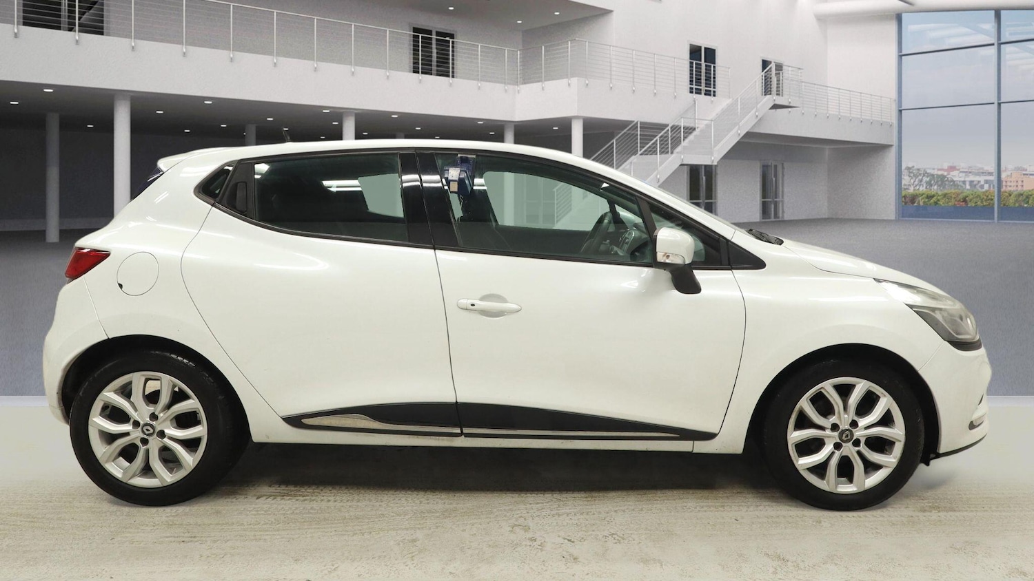 Used Renault Clio 2017 for sale - 77657769: Photo 3