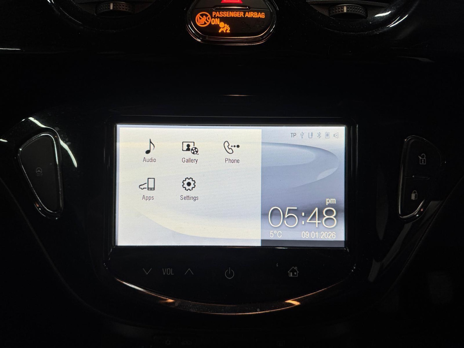 Used Vauxhall ADAM 2013 for sale - 77163551: Photo 2