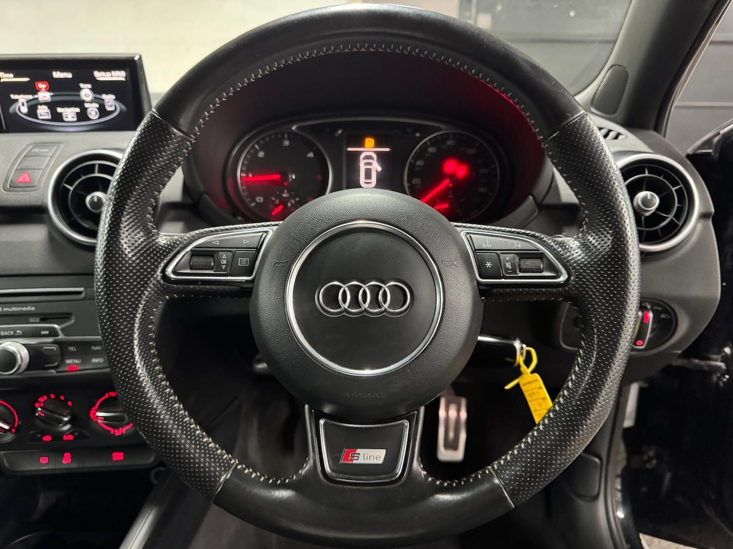 Used Audi A1 2015 for sale - 76936373: Photo 2