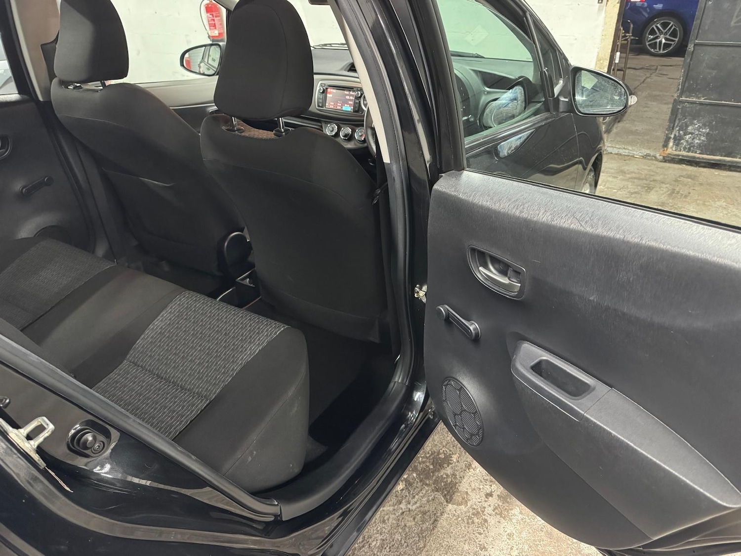 Used Toyota Yaris 2013 for sale - 77163033: Photo 28