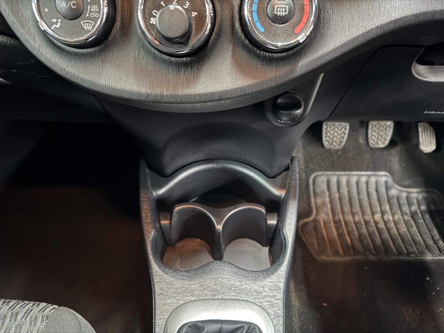 Used Toyota Yaris 2013 for sale - 77163033: Photo 31