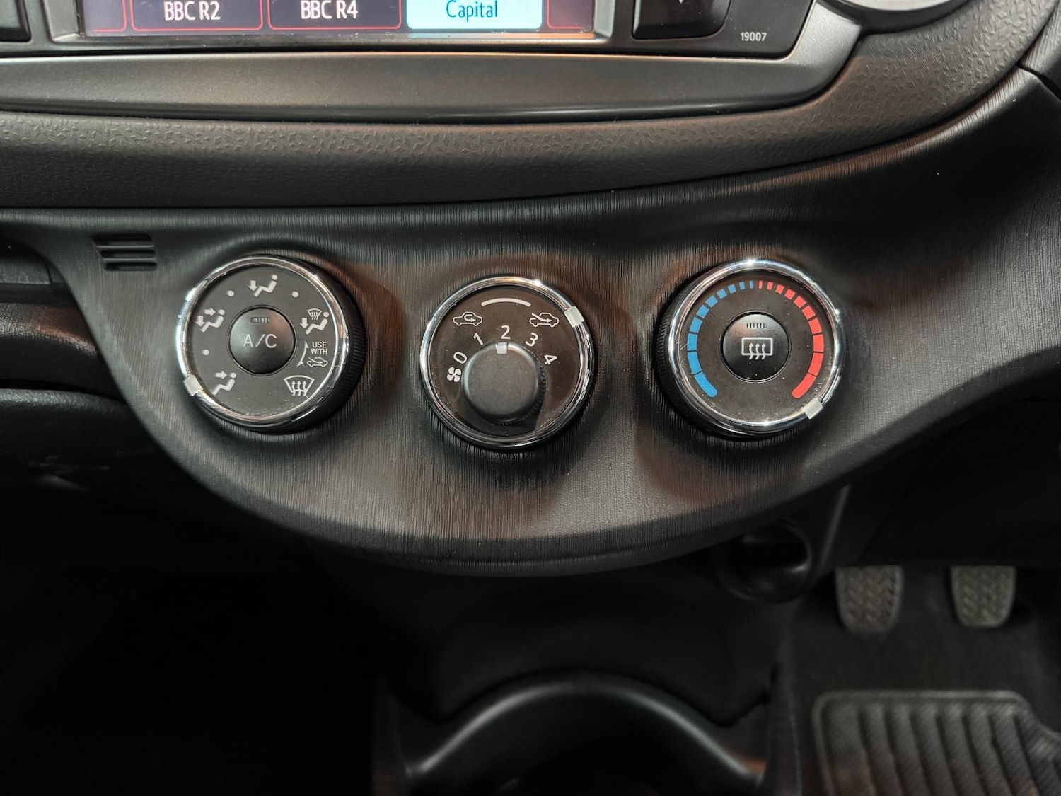 Used Toyota Yaris 2013 for sale - 77163033: Photo 32