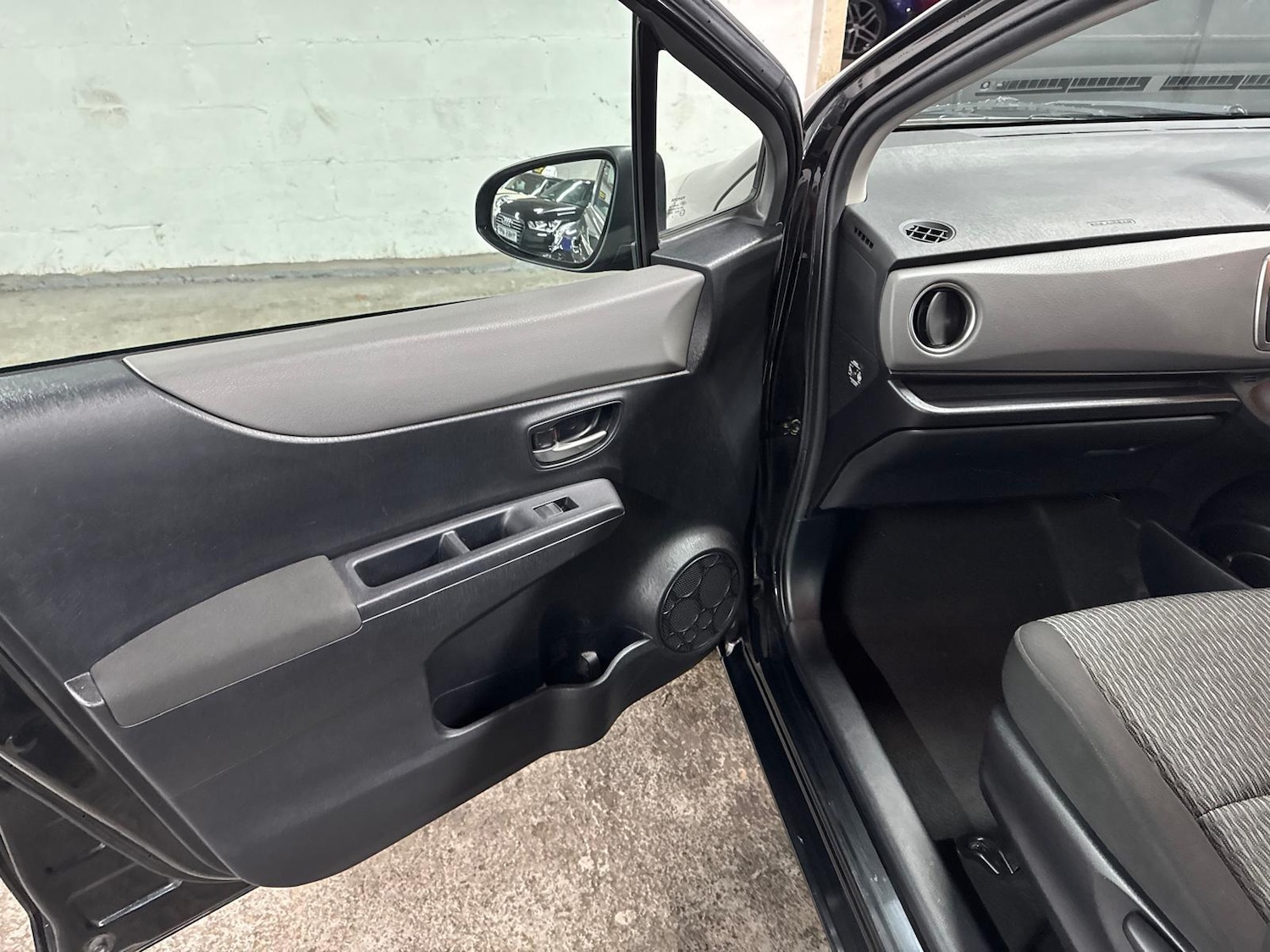 Used Toyota Yaris 2013 for sale - 77163033: Photo 33