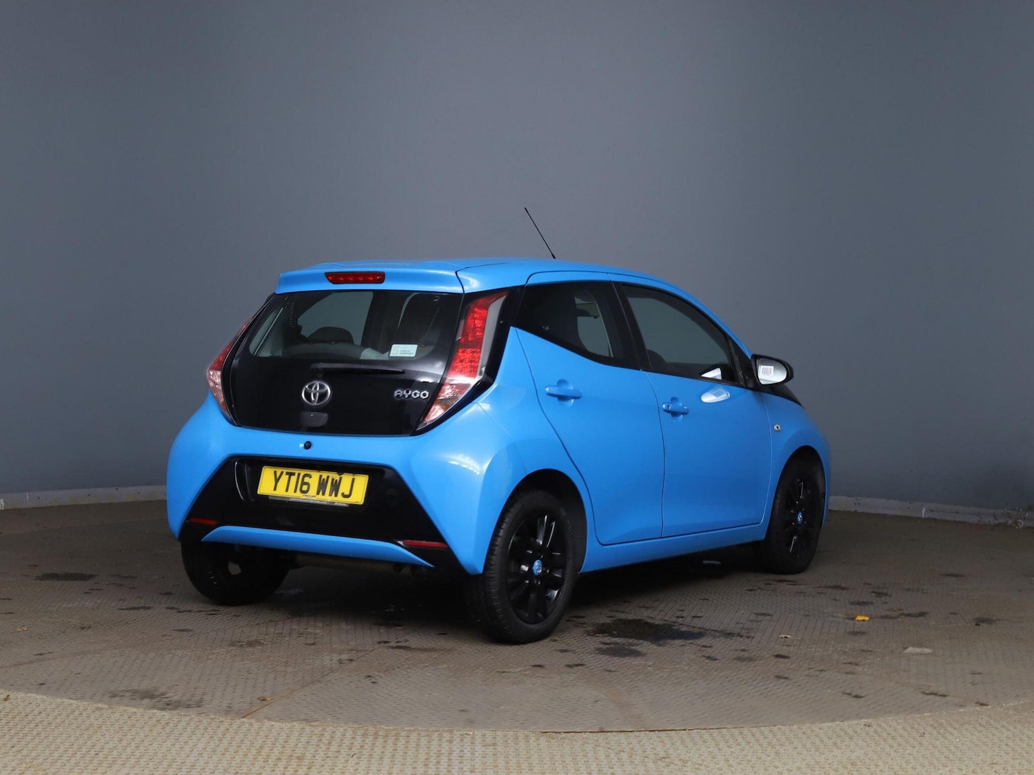 Used Toyota AYGO 2016 for sale - 76499890: Photo 2