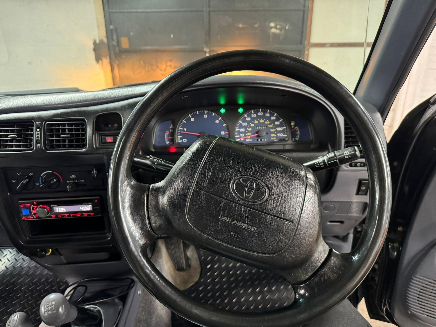 Used Toyota Hilux 2002 for sale - 77710589: Photo 12