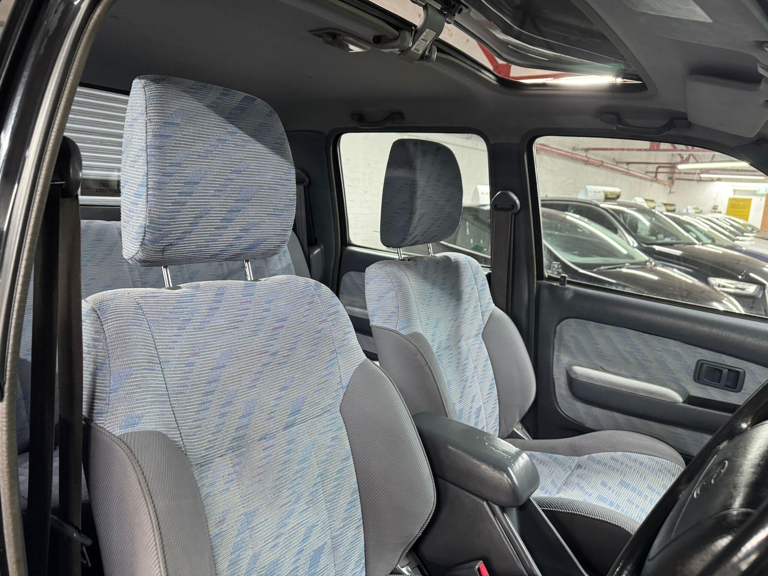 Used Toyota Hilux 2002 for sale - 77710589: Photo 2