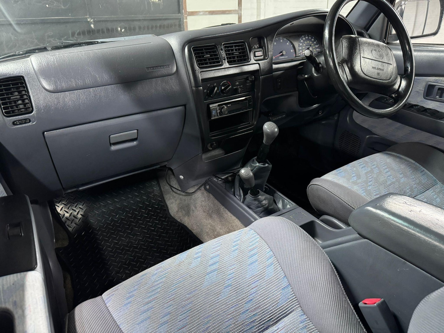 Used Toyota Hilux 2002 for sale - 77710589: Photo 23