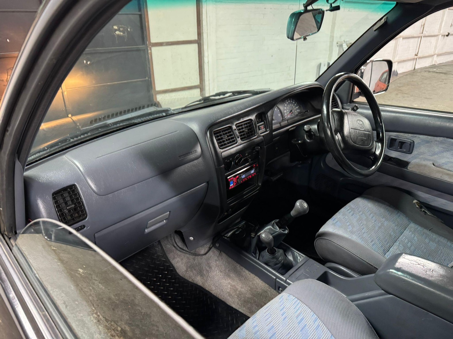 Used Toyota Hilux 2002 for sale - 77710589: Photo 52