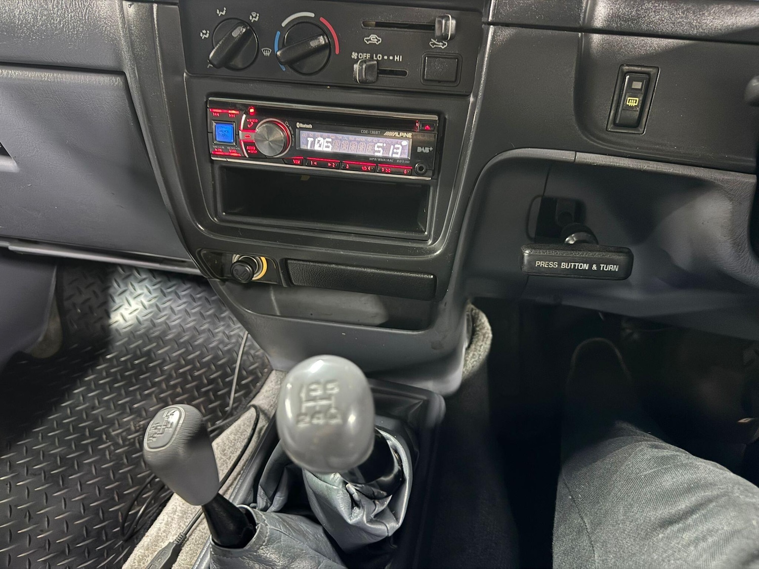 Used Toyota Hilux 2002 for sale - 77710589: Photo 71