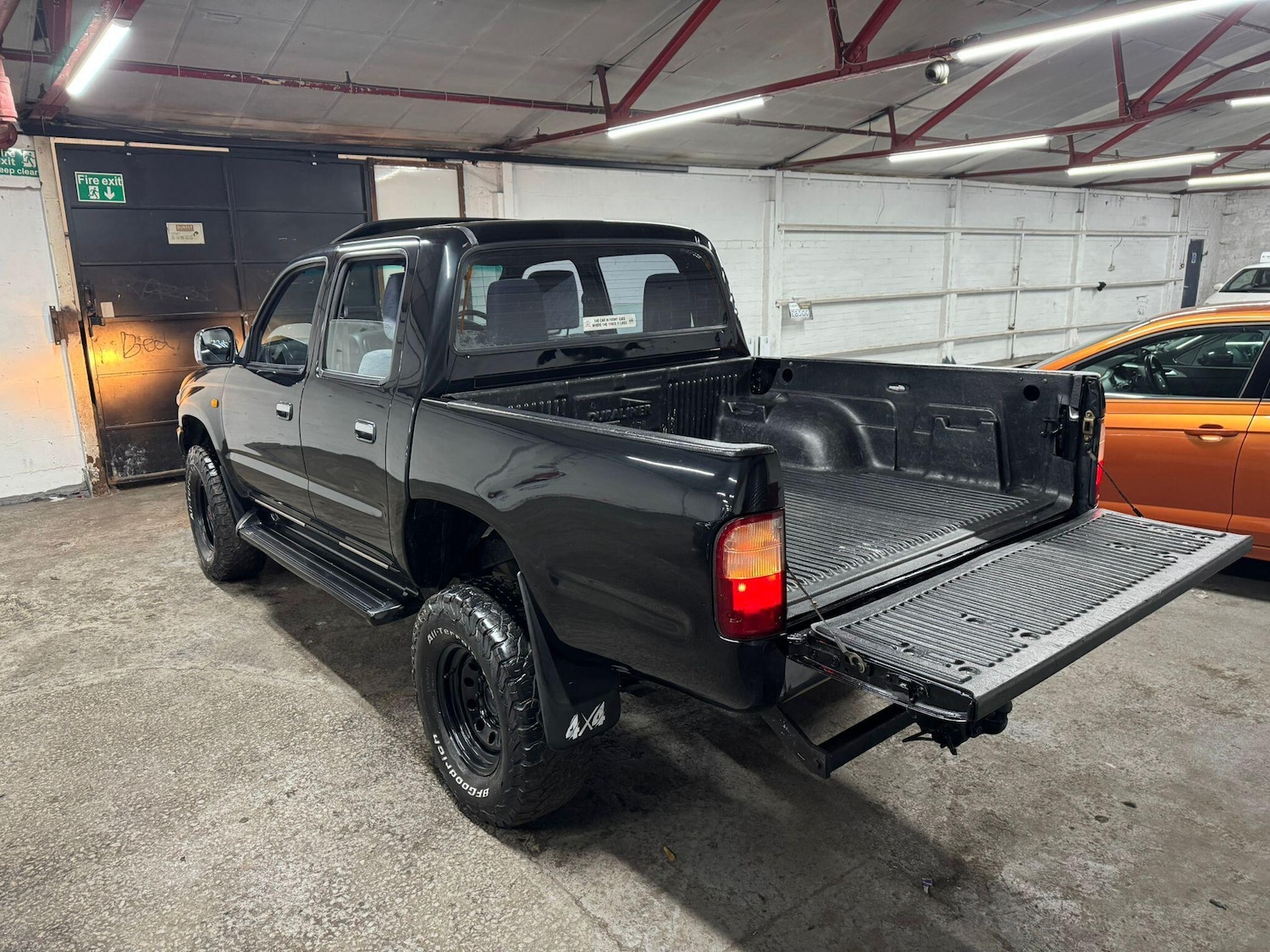 Used Toyota Hilux 2002 for sale - 77710589: Photo 8