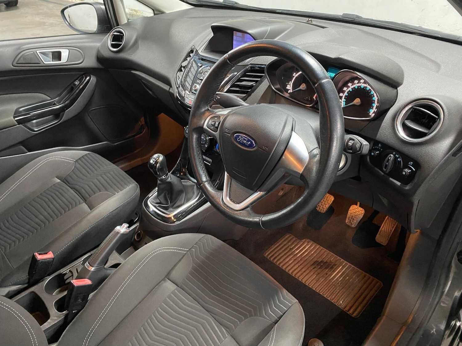 Used Ford Fiesta 2017 for sale - 76295852: Photo 17