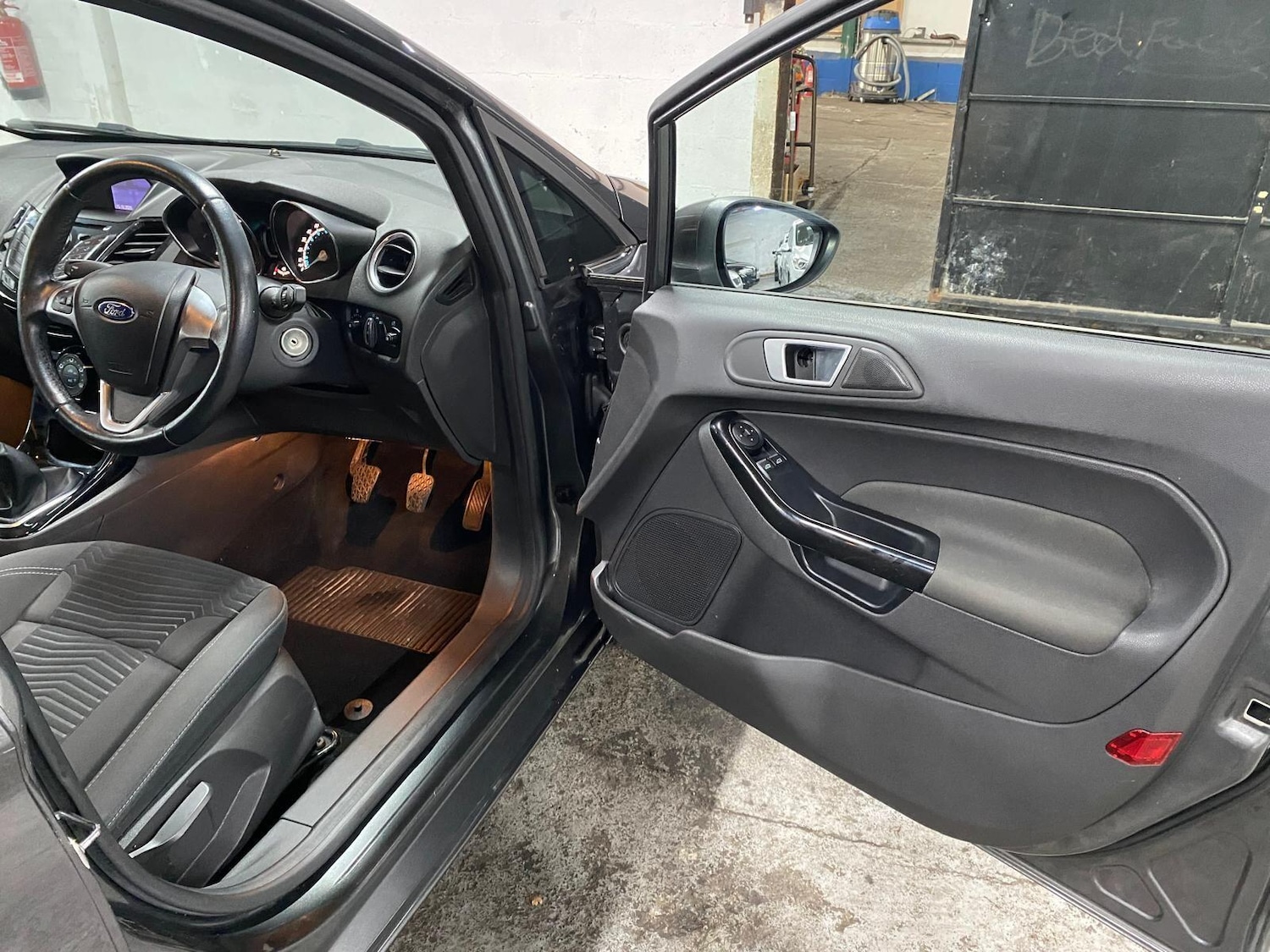 Used Ford Fiesta 2017 for sale - 76295852: Photo 9