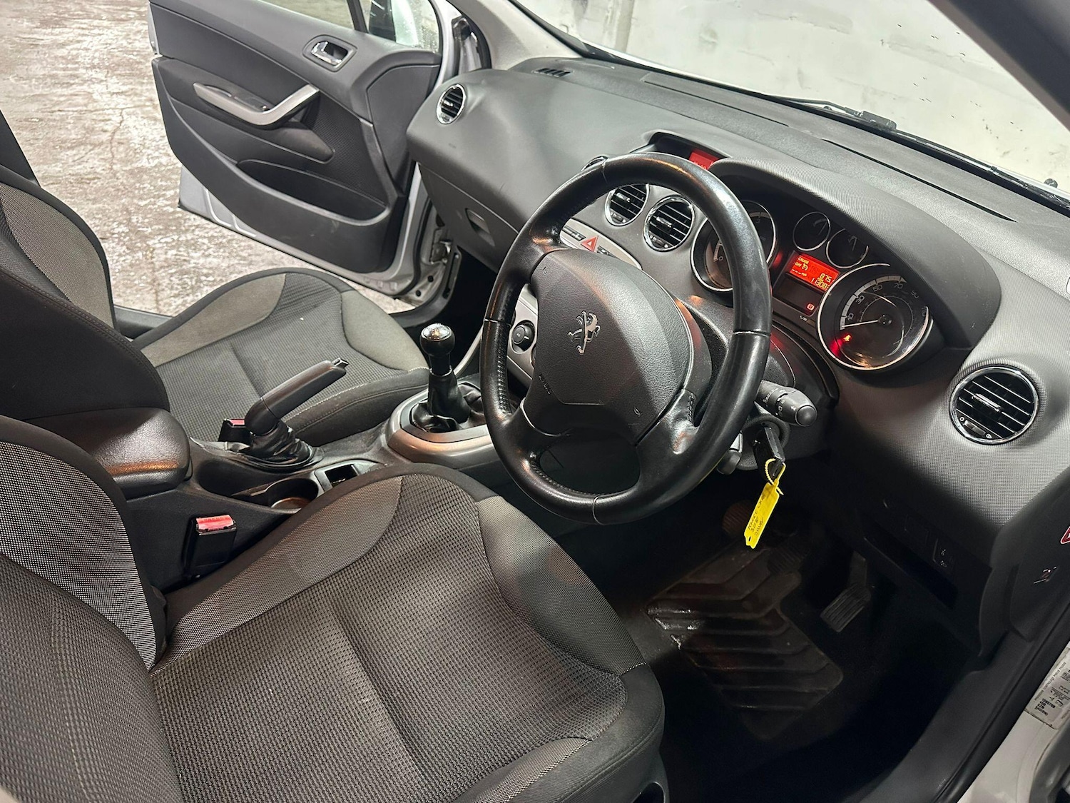 Used Peugeot 308 2011 for sale - 77412163: Photo 5