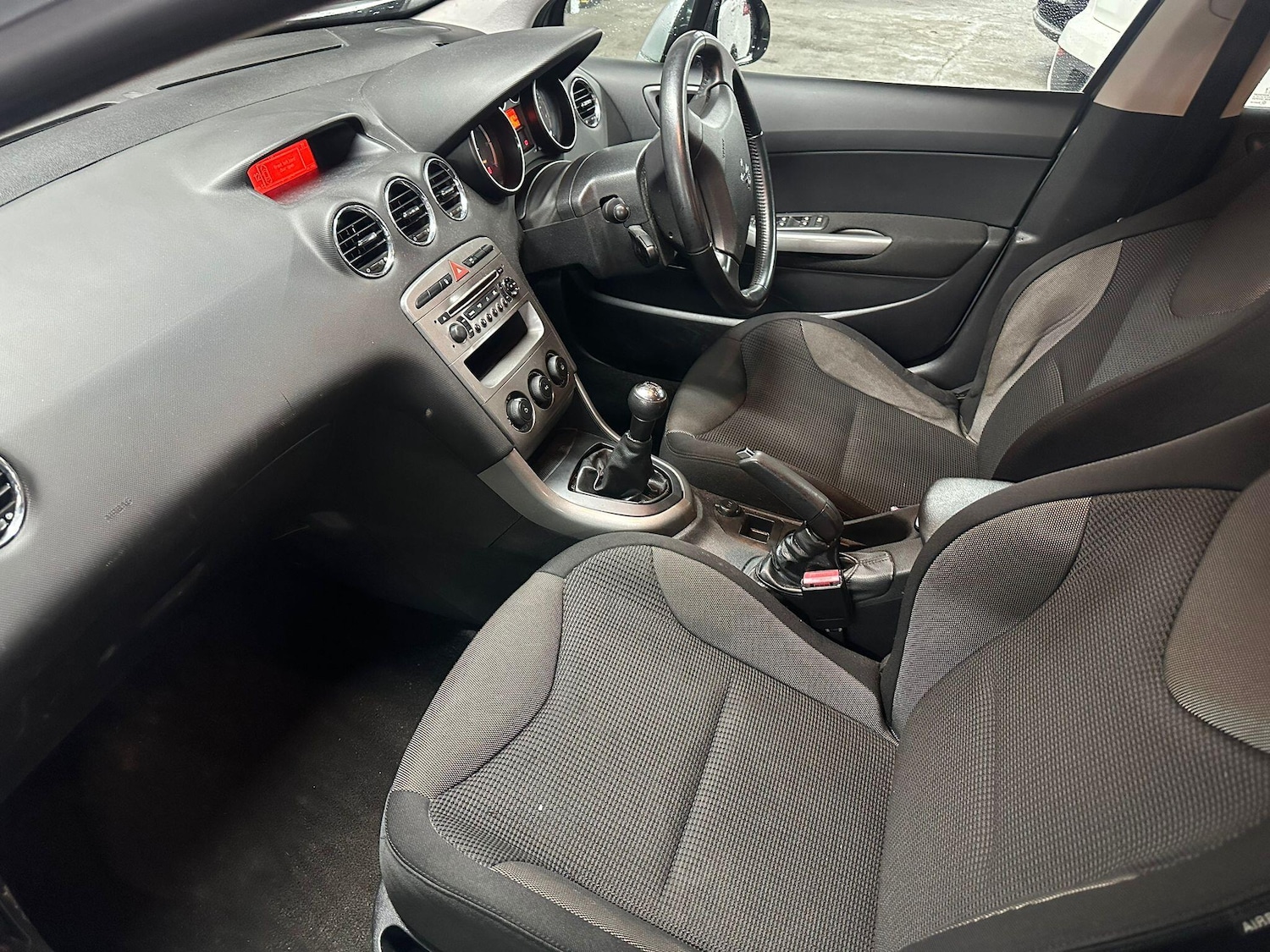 Used Peugeot 308 2011 for sale - 77412163: Photo 6