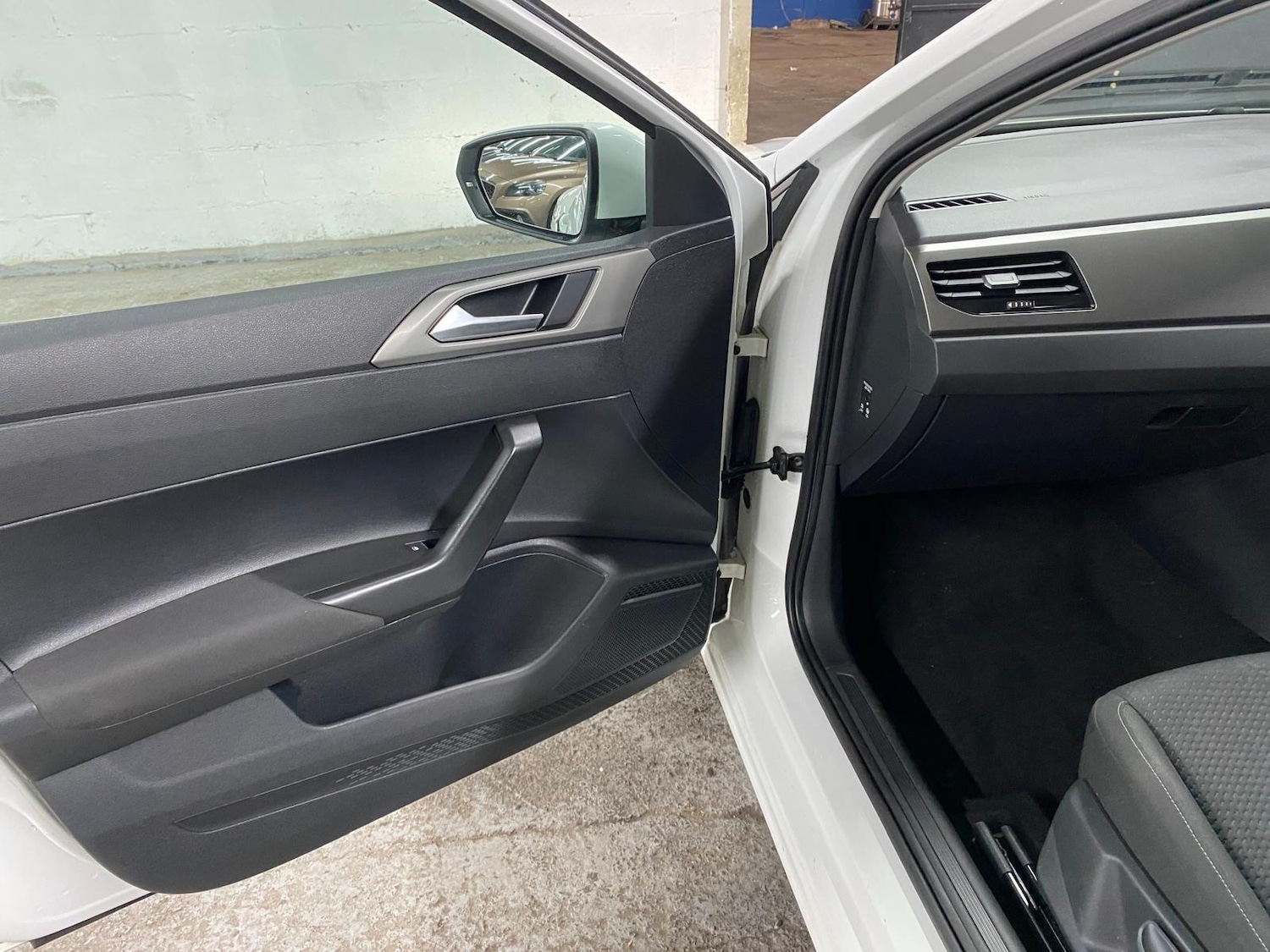 Used Volkswagen Polo 2018 for sale - 76094533: Photo 40