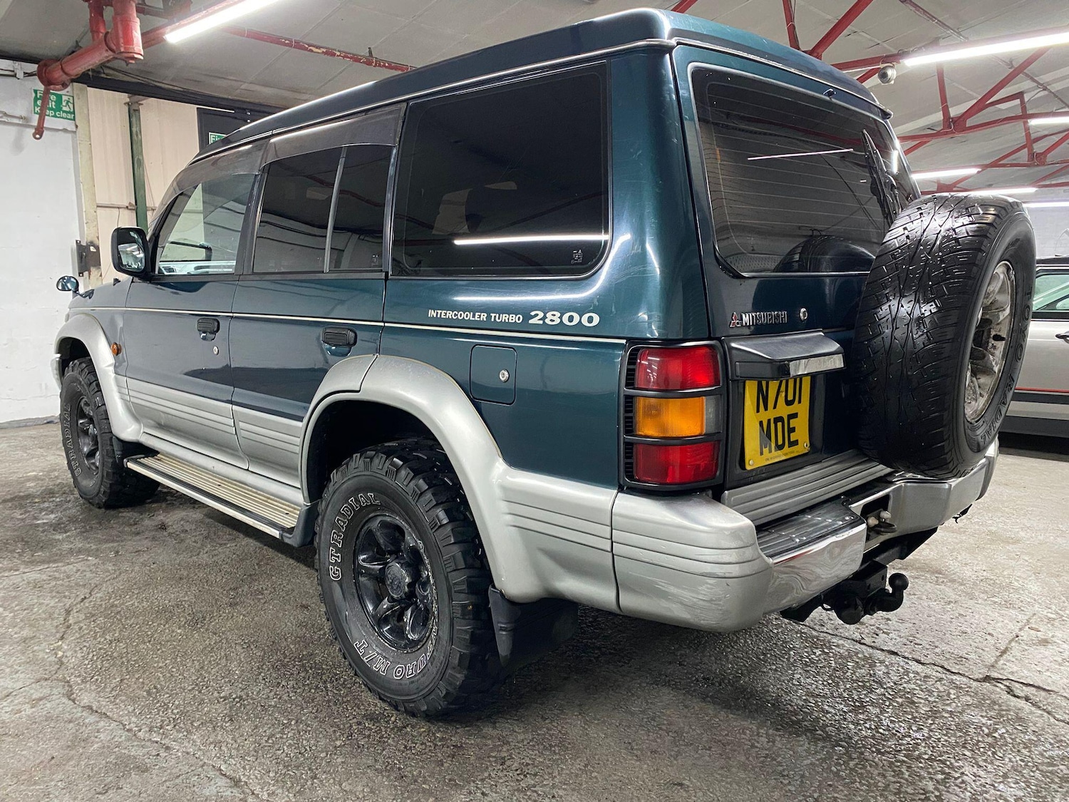 Used Mitsubishi Pajero 2004 for sale - 76317779: Photo 2