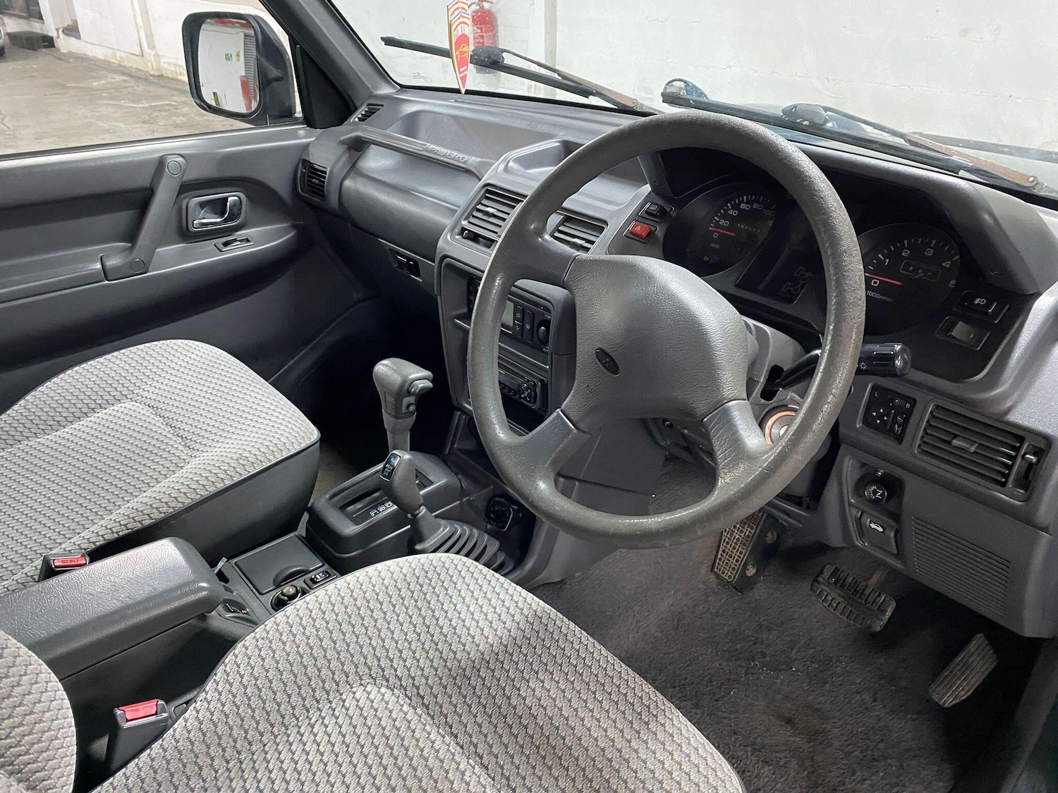 Used Mitsubishi Pajero 2004 for sale - 76317779: Photo 41