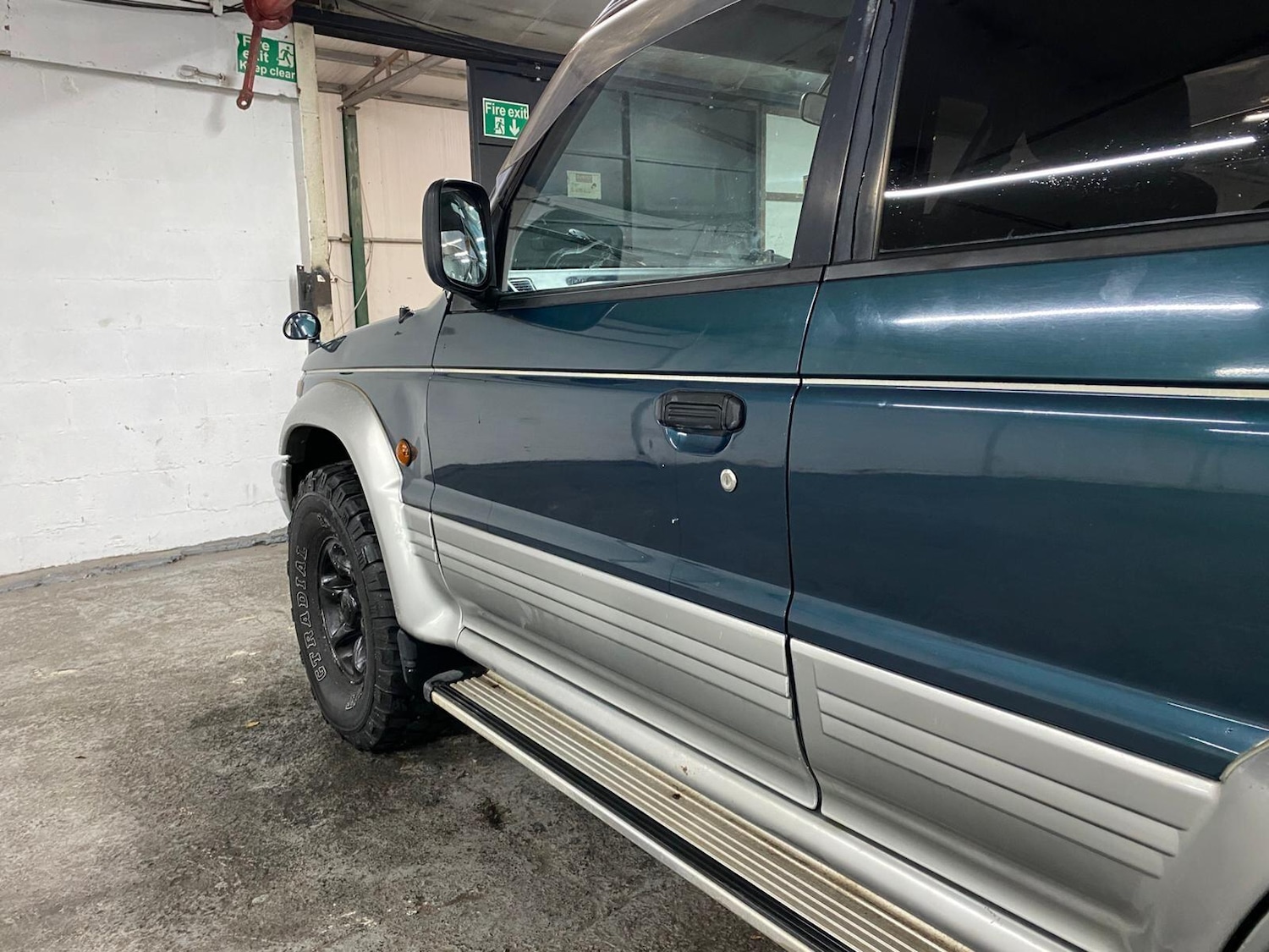 Used Mitsubishi Pajero 2004 for sale - 76317779: Photo 42