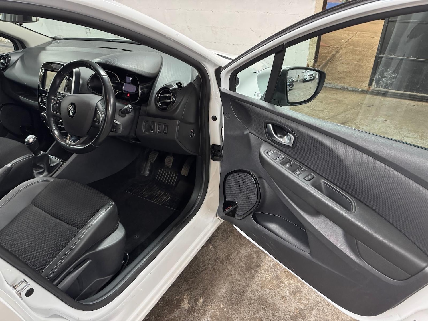 Used Renault Clio for sale - 77854304: Photo 10