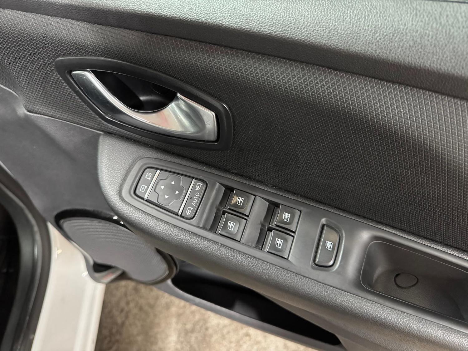 Used Renault Clio for sale - 77854304: Photo 11