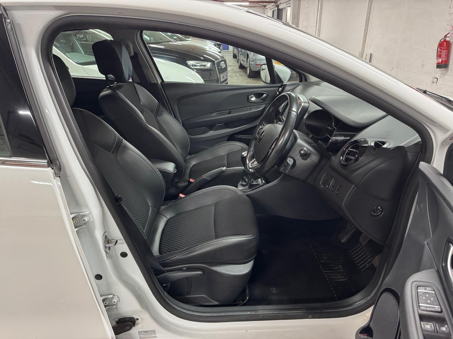 Used Renault Clio for sale - 77854304: Photo 12