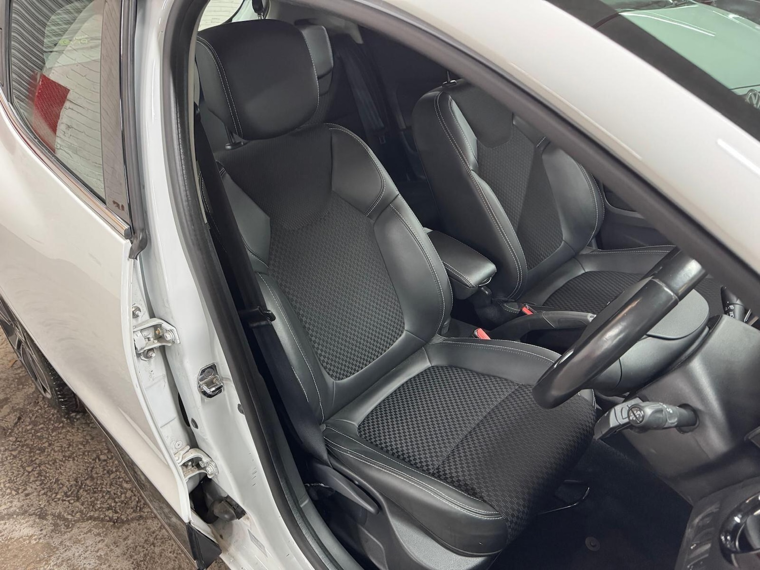 Used Renault Clio for sale - 77854304: Photo 14