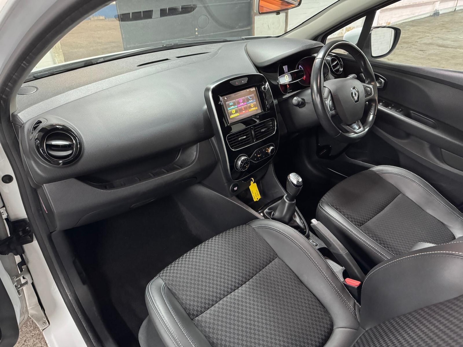 Used Renault Clio for sale - 77854304: Photo 39