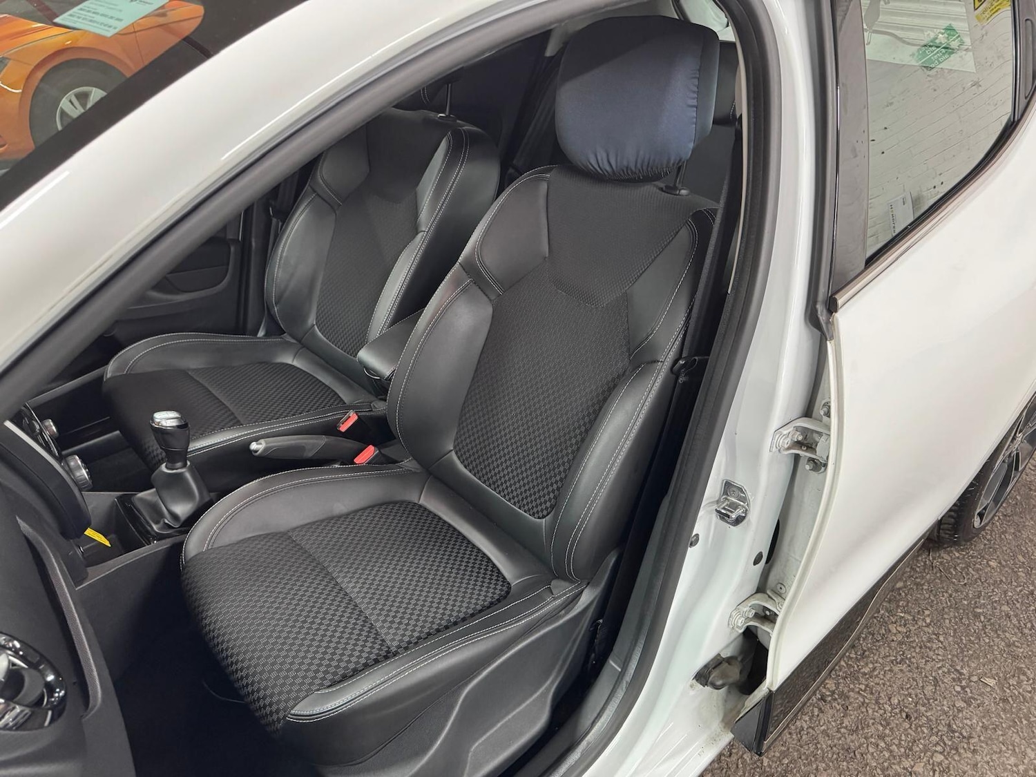 Used Renault Clio for sale - 77854304: Photo 42