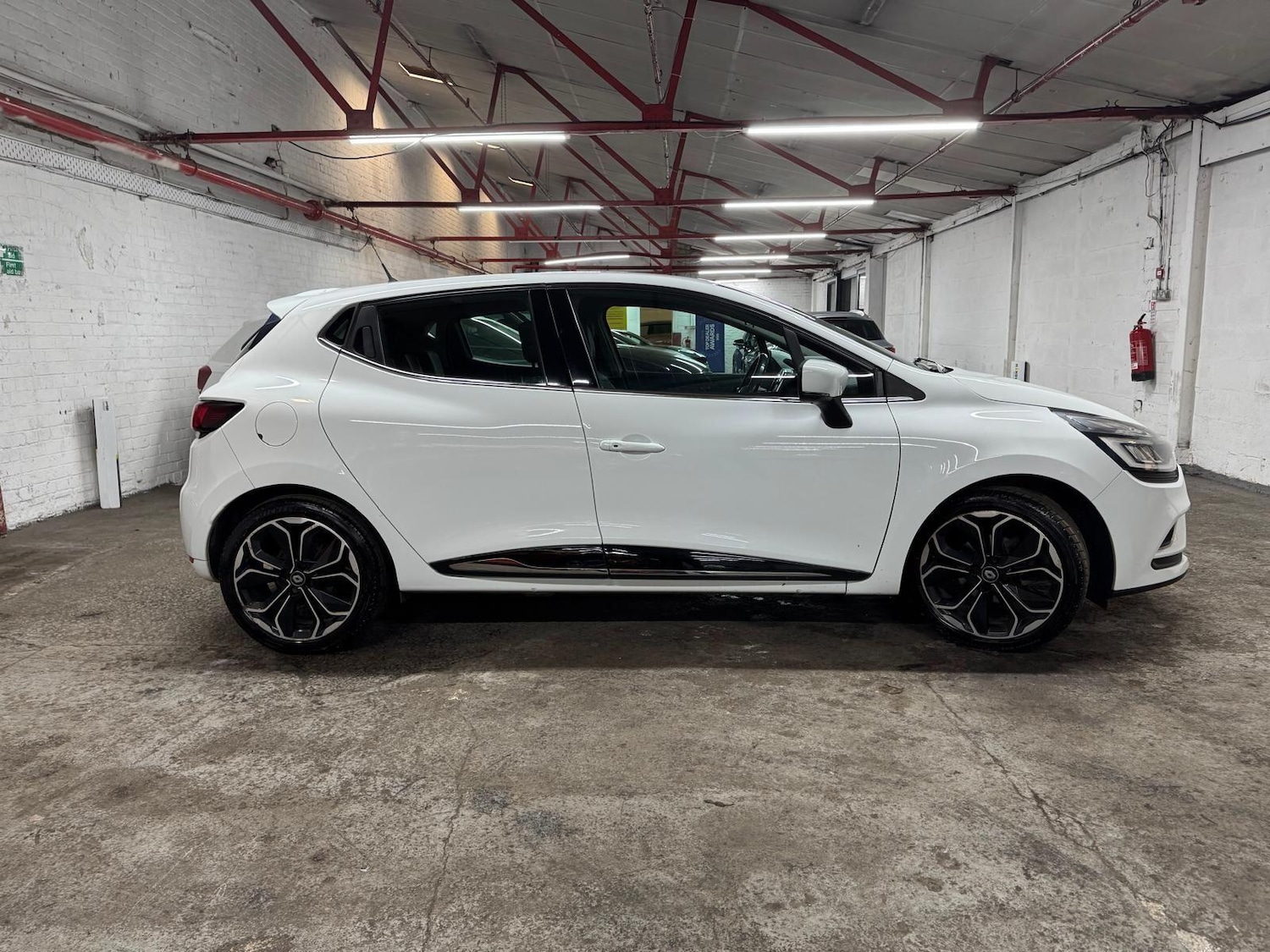 Used Renault Clio for sale - 77854304: Photo 8