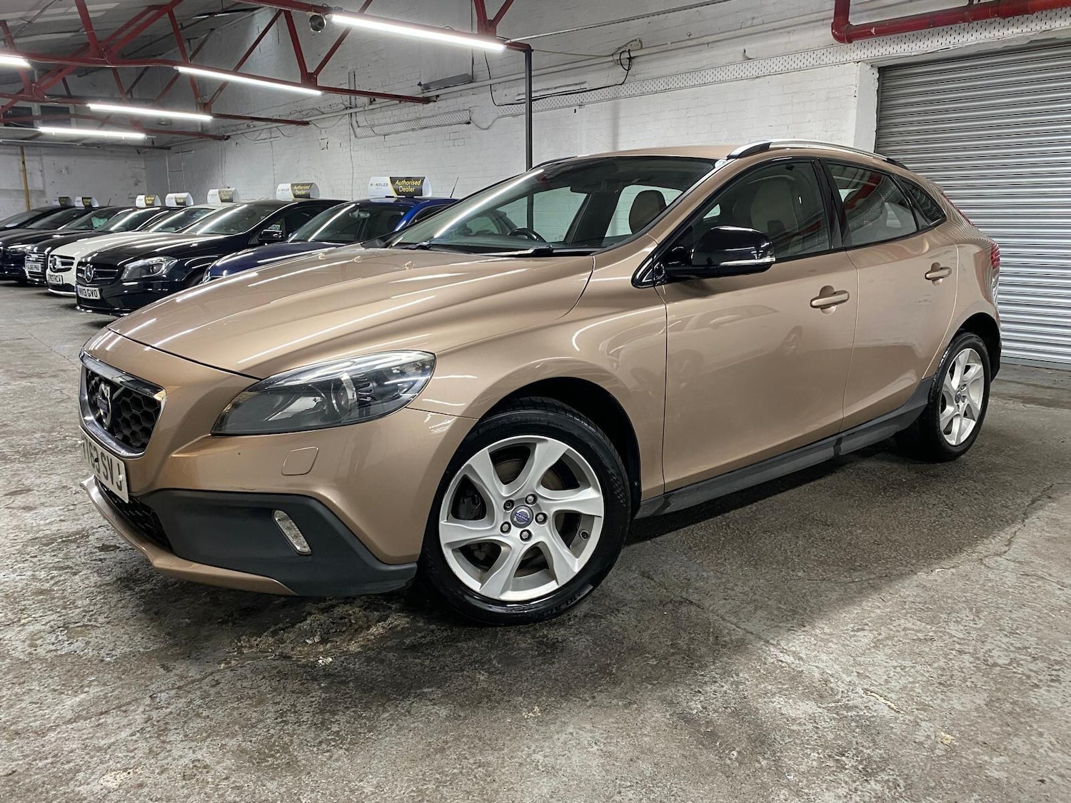 Used Volvo V40 Cross Country 2013 for sale - 76084716: Photo 1