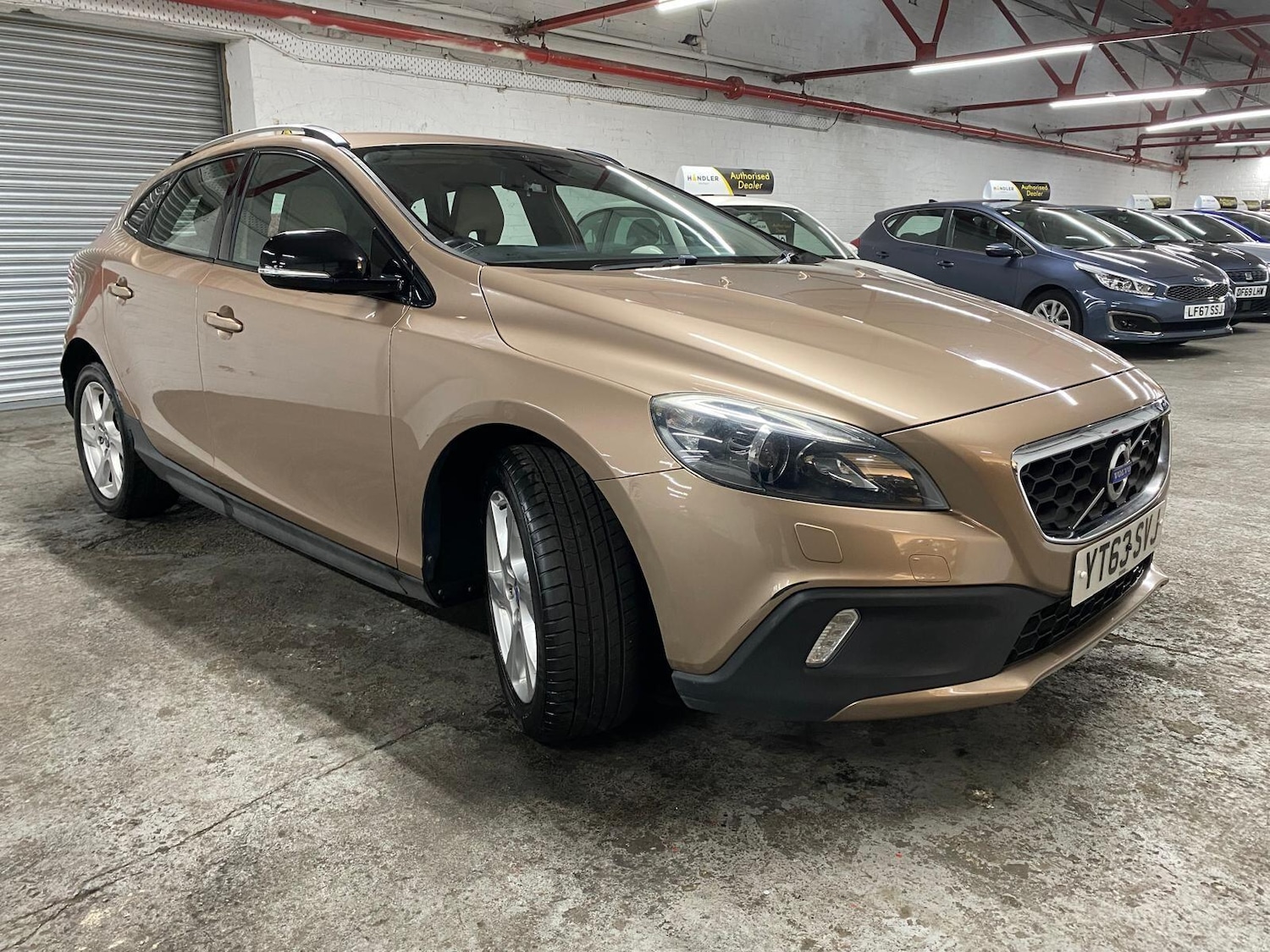 Used Volvo V40 Cross Country 2013 for sale - 76084716: Photo 11